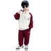 Roupa de Outono para Crianças: Conjunto de Moletom Color Block com Gola Alta e Meio Zíper, Novo Estilo Outono 2026, Roupa Esportiva de Duas Peças para Crianças Pequenas