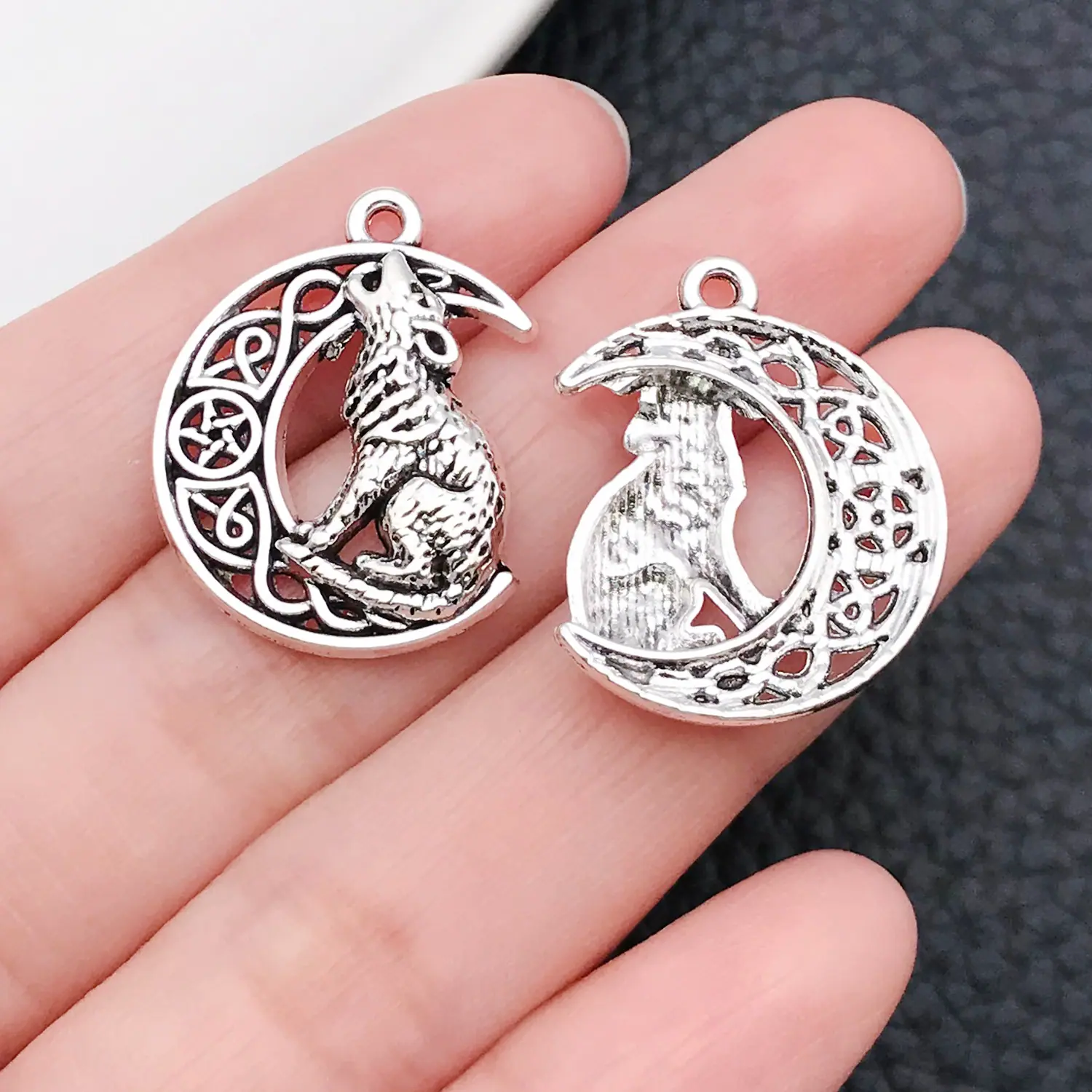 21412-X-古银锌合金月亮狼25x19mm-2.2g