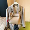Bolso de Mano Retro Casual de Cuero Suave Tipo Cubo para Mujer 2025 Otoño e Invierno Nuevo Estilo de Moda Versátil Bolso de Hombro Grande