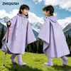 Capa de chuva grossa infantil para meninos e meninas, adequada para crianças mais velhas e alunos do ensino fundamental, proteção total contra chuva com espaço para mochila