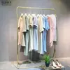 Estante de exhibición para tienda de ropa, perchero de hierro dorado de pie, soporte de exhibición vertical comercial, estante especial para tiendas de ropa de mujer