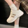 Tênis de Moda com Solado Grosso Estilo Coreano para Mulheres 2025 Primavera e Outono Novos Versáteis Sapatos de Estudante Pai Sapatos Casuais Treinamento Alemão
