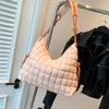 Atacado Transfronteiriço Popular Bolsa Nuvem Plissada Moda Ombro Portátil Bolsa Dumpling Grande Capacidade Algodão Penas Axila Bolsa Feminina
