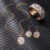 Conjunto de pulsera, collar y pendientes de estilo europeo y americano transfronterizo con grava de colores y apertura lateral ancha, accesorios de pulsera de diamantes, joyería para orejas