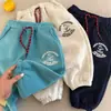 Calça Infantil 2026 Outono/Inverno Novo Estilo Meninos e Meninas Estampa de Desenho Moletom Felpudo Calça Casual Quente com Punho para Bebê