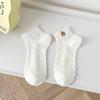 Calcetines nuevos de color liso con diseño de oso y corazón para primavera y verano, calcetines invisibles para mujer, calcetines de algodón blancos con costilla alta bordada, venta al por mayor