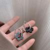 Pendientes geométricos con hebilla de oreja de estilo frío, sencillos, ligeros, de lujo, de gran sentido, para mujer, versátiles, venta al por mayor
