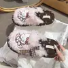 Pantuflas de algodón lindas de dibujos animados, estilo invierno 2026, con un lazo, forradas de felpa para mayor calidez, perfectas para uso en casa