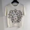 Shenzhen Nanyou Versión de Alta Gama 26 Nuevo Estilo Inspirado en Chanel Bordado Hilo Dorado Cuello Redondo Manga Corta Versátil Top de Punto para Mujer