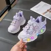 Zapatos para Niña Labubu con Luces Otoño 2025 Nuevos Malla Transpirable Zapatos Deportivos Infantiles Cuero Suela Suave Zapatos para Correr