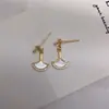 Joyas hechas a mano accesorios DIY aretes de perlas para mujer monturas vacías postes para aretes accesorios nácar natural hoja de ginkgo exquisito al por mayor