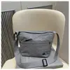 Moderna Bolsa Pequena Feminina de Ombro Cruzado 2025 em Tecido de Nylon, Novo Estilo, Simples e Moderna, Ultraleve e de Acabamento Requintado para Trabalho
