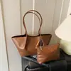 2025 Nova Bolsa de Ombro Único para Sogra Bolsa Transfronteiriça Bolsa de Mão de Couro Macio Retrô Bolsa Tote Feminina de Grande Capacidade para o Dia a Dia