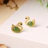 Aretes de tuerca de cisne de jade blanco natural plata esterlina S925 chapado en oro con incrustaciones de ágata de jade lindos aretes dobles voladores Biyi aretes de tuerca para mujer