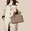 Bolso de Mujer para Exportación Transfronteriza 2025 Nuevo Bolso de Mano Urbano de Gran Capacidad con Textura de Grano Bolso Tote Simple de Hombro Cruzado
