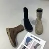 Novas Botas de Suede Stretch Slim Estilo Francês Outono/Inverno 2026 para Mulheres, Botas Martin com Solado Grosso, Botas Slip-On Retrô Que Fazem as Pernas Parecerem Finas