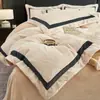 Juego de ropa de cama de cuatro piezas de felpa con relieve tridimensional, totalmente mate y de alta densidad, engrosado para el calor del invierno, juego de terciopelo de leche transfronterizo