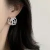 Brincos de Linha Geométrica Doces para Mulheres, Modernos e Versáteis, Design Vazado, Brincos em Formato de C, Tendência de Brincos Estilosos de Nicho