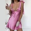 Vestido elegante europeo y americano de color liso con tirantes, hueco, para primavera y verano, nuevo, de satén francés, con falda de cintura media y tirantes.