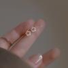 Pendientes de flor para mujer, minimalistas, huecos, flor pequeña, joyería para orejas, estilo ins frío, accesorios coreanos, venta al por mayor, suministro de comercio exterior