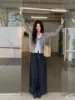 O design de alta inteligência e estiloso da Qiaomi apresenta um lindo top de malha de manga longa em falso duas peças para mulheres, adequado para figuras petites, em um estilo coreano levemente maduro para o outono