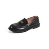 Mocassins femininos retrô 2026 novos slip-on salto grosso bico redondo sapatos fechados versáteis estilo britânico sapatos pequenos de couro