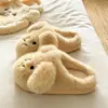 Bonitas pantuflas de algodón gruesas y esponjosas para mujer, adecuadas para uso doméstico y dormitorios estudiantiles, con forro polar añadido para abrigar en invierno, nuevo modelo 2026