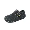 Fivela de cinto de bolinhas estilo francês, sapatos baixos com aumento de altura, nova coleção outono 2026, sapatos casuais estilo Birkenstock com bico redondo, sapatos femininos versáteis