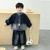 Conjunto de Chaqueta de Mezclilla para Niños Conjunto Casual Holgado con Capucha de Primavera y Otoño para Niños Conjunto de Tres Piezas 2026 Nuevo Ropa de Pequeño Caballero