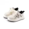 Zapatos de Tabla para Niñas 2026 Primavera/Otoño Nuevos Zapatos para Niños Zapatos Deportivos Casuales para Niños Medianos y Grandes Zapatos Blancos Versátiles para Niños