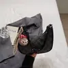 Bolso Pequeño Cuadros Forma de Media Luna para Mujer 2026 Nueva Moda Versátil Bolso de Mano para Viajes Cotidianos Bolso de Hombro Bolso de Luna Nueva de Nicho