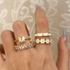 Anel Dourado com Zircônia Estilo Ins Minimalista Versátil para o Dia a Dia Personalidade Única Joia de Luxo Leve para o Trabalho