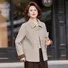 A nova coleção de outono da mamãe: elegante casaco curto de lã dupla face, moderno casaco de lã com lapela para mulheres de meia-idade e idosas