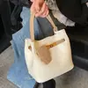 Bolso Retro de Moda para Mujer 2025 Nuevo Modelo de Invierno para el Trabajo y los Viajes Diarios, Bolso de Hombro Individual Cruzado, Bolso Cubo Versátil Casual de Moda