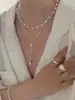Collar de Perlas en Racimo con Cuentas de Plata, Cadena para Clavícula de Lujo Ligero y de Alta Gama, Accesorio de Cuello Versátil Simple y de Moda para Mujer