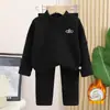 Conjunto Novo de Roupa Íntima Térmica com Forro de Fleece Outono/Inverno Infantil, Tops de Gola Alta e Calças Base Layer para Meninos e Meninas, Roupa de Casa