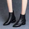 Botas Curtas Femininas Bico Fino Salto Bloco 2026 Outono/Inverno Novo Estilo Retro Zíper Lateral Forradas com Pelúcia Quentes Versáteis Botas Martin