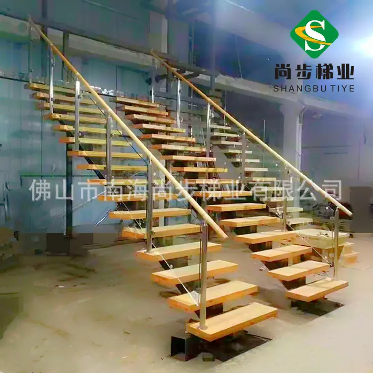 方通龙骨钢木楼梯