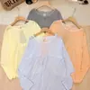 Elegante camisa de manga larga con protección solar y diseño de espalda cruzada para mujer, top tipo caftán a rayas, holgado y estilizado para usar en verano