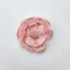 Nuevos accesorios de flor de tela con borde quemado, disponibles en varios colores, listos para enviar. Venta al por mayor de flores para zapatos, flores para sombreros, accesorios para el cabello, flores para boutonnières y accesorios decorativos para la ropa
