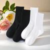 Calcetines deportivos casuales de color sólido para otoño e invierno, sencillos, combinables en blanco y negro, desodorantes, absorbentes del sudor, transpirables, para hombre.