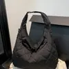 Bolsa acolchada de algodón para mujer 2026 principios de otoño nueva bolsa de plumón gran capacidad para ir al trabajo retro acolchada de un solo hombro bandolera tote bag