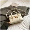 Bolsa de Mão Quadrada Pequena Estilo Coreano de Alto Valor Estético para Mulheres, Nova Tendência da Primavera de 2026 Bolsa de Ombro Transversal Texturizada