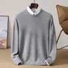 Nuevo suéter de lana business casual para hombre, cuello redondo, color liso, tejido grueso, suéter de lana elegante y rejuvenecedor para hombre