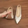 Jingang Yy38013 Sapatilhas Elegantes Versáteis Femininas Bico Fino Com Salto Interno e Decote Baixo Novidade Primavera e Outono 2025