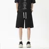 Estilo de Rua Americano Corte Diagonal Design Desconstruído Calças de Cinco Pontos Calças Casuais Esportivas para Campus Jovem Shorts Plus Size para Homens