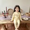 Conjunto de pijama de forro polar para niños, con un lindo diseño de estampado de leopardo de dibujos animados, adecuado para niñas, para usar en otoño e invierno, y diseñado para brindar calidez y comodidad en casa