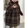 Ropa Infantil Coreana Colección Otoño 2026 Conjunto de Vestido para Niñas Elegante Top de Manga Larga Vestido Chaleco Cuadros Retro