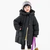 Chaqueta de plumas de longitud media personalizada para niños del fabricante original, Abrigo cálido de invierno para niñas con 90% de plumón de pato, Personalización transfronteriza