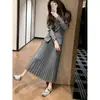 Conjunto Elegante de Blazer Cinza e Saia de Duas Peças para Mulheres 2026, Roupa de Primavera para Mulheres Baixas, Super Estiloso e Atraente